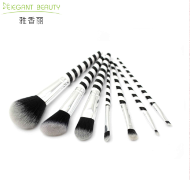 化妝的時(shí)候需要哪些工具？