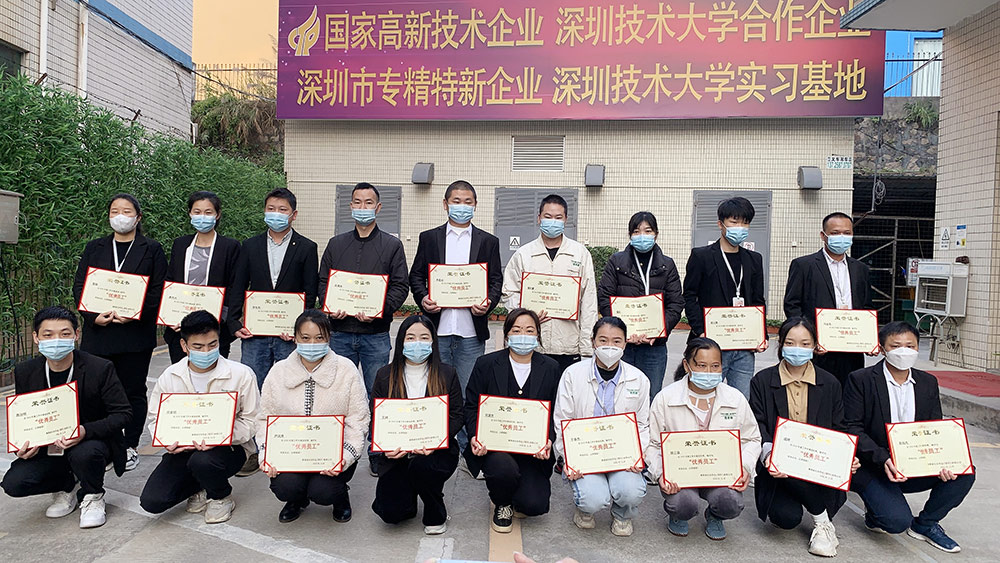雅香麗化妝用品（深圳）有限公司預(yù)祝大家度過一個平安祥和、喜慶歡樂的元旦假期！