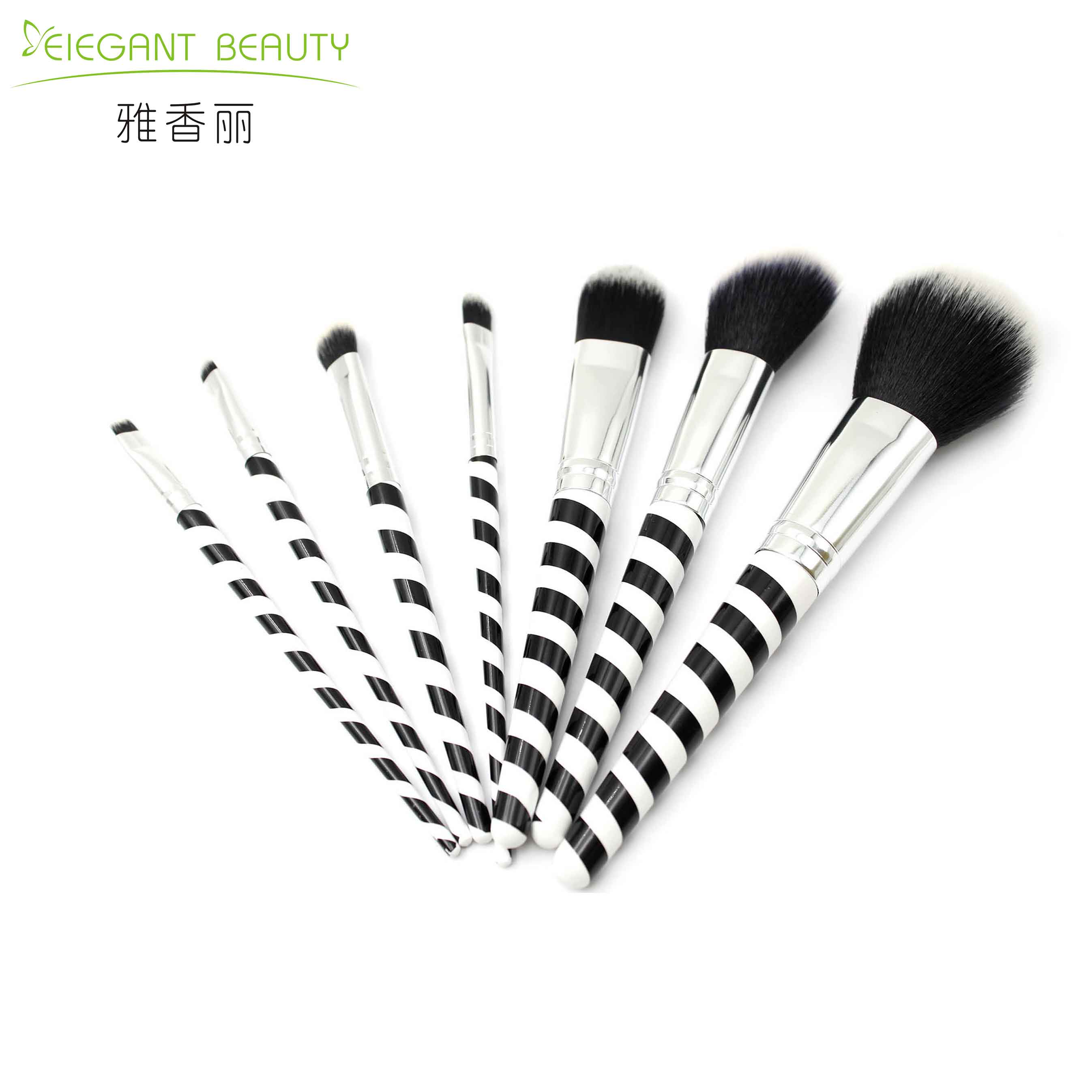 清理化妝刷上彩妝殘留的正確方法，你知道嗎？
