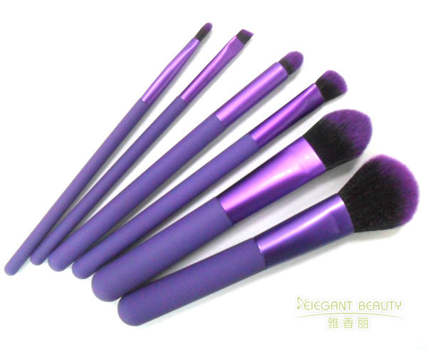 化妝刷有哪些不常見的使用方法？