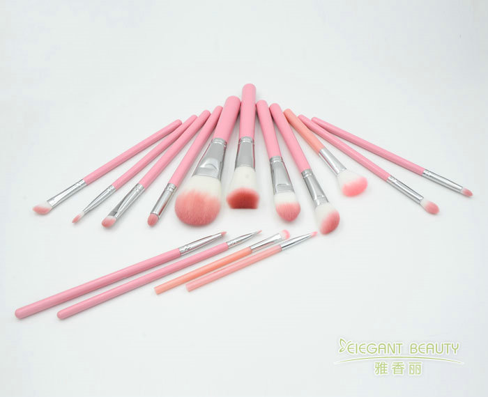 針對不同化妝技巧，應(yīng)如何選擇適合的化妝刷型號和大??？
