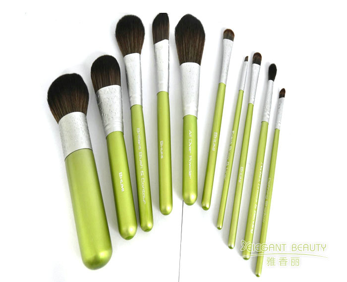 作為生產(chǎn)定制廠家，你們?nèi)绾未_保成套化妝刷的質(zhì)量與耐用性？