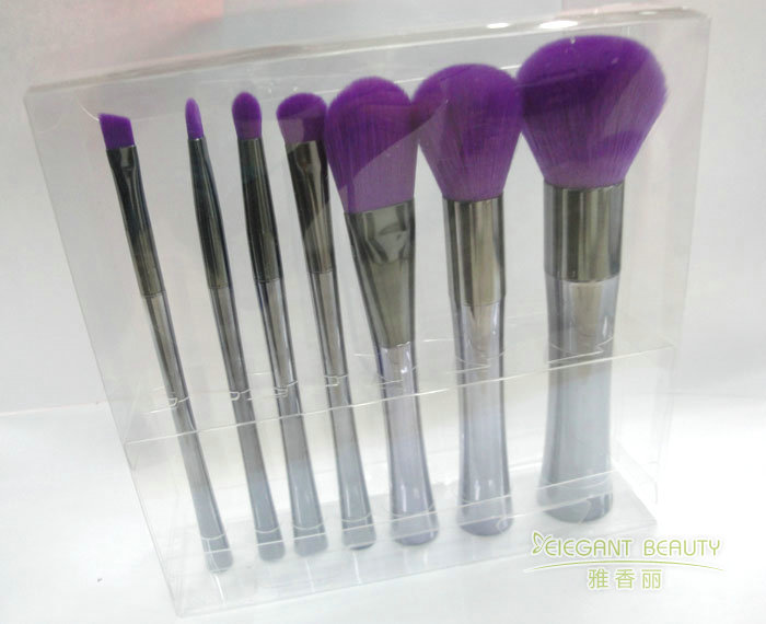 成套化妝刷中的每把刷子都有何特定用途？