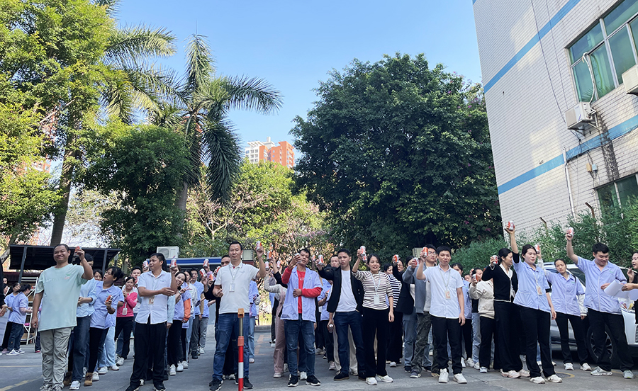 ”聚力同行 繩彩飛揚(yáng)“~拔河比賽在雅香麗人的一聲聲吶喊助威中圓滿結(jié)束！